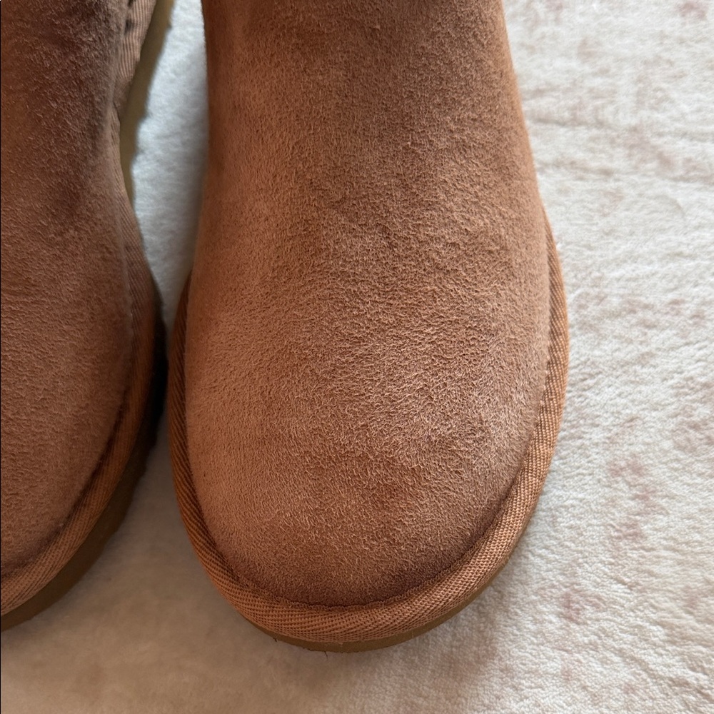 UGG Women's Classic Short II Boots Size 8 - Picture 3 of 9